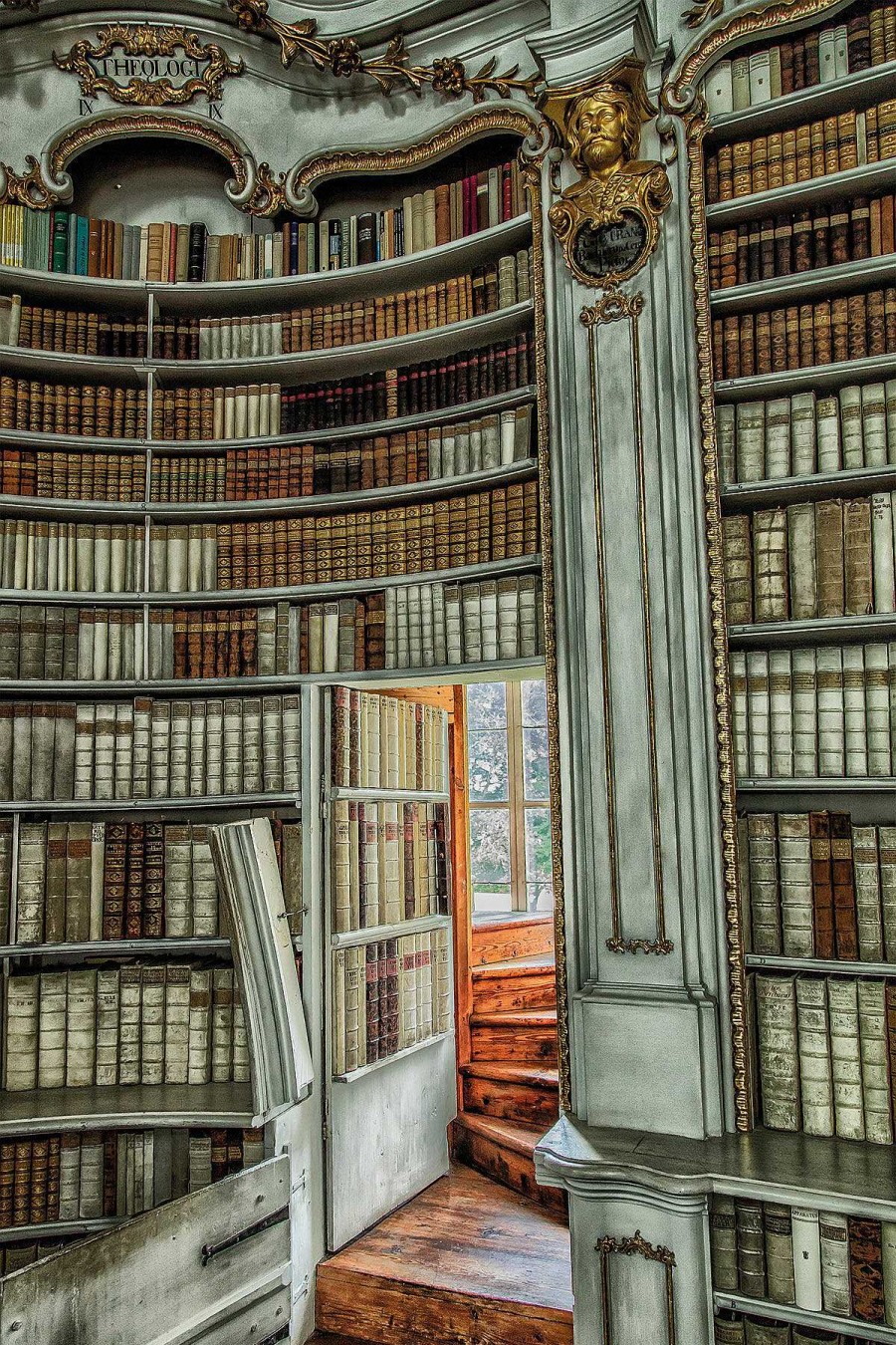 Peter Odekerken Bild "Historic Bookcase" Fotografien