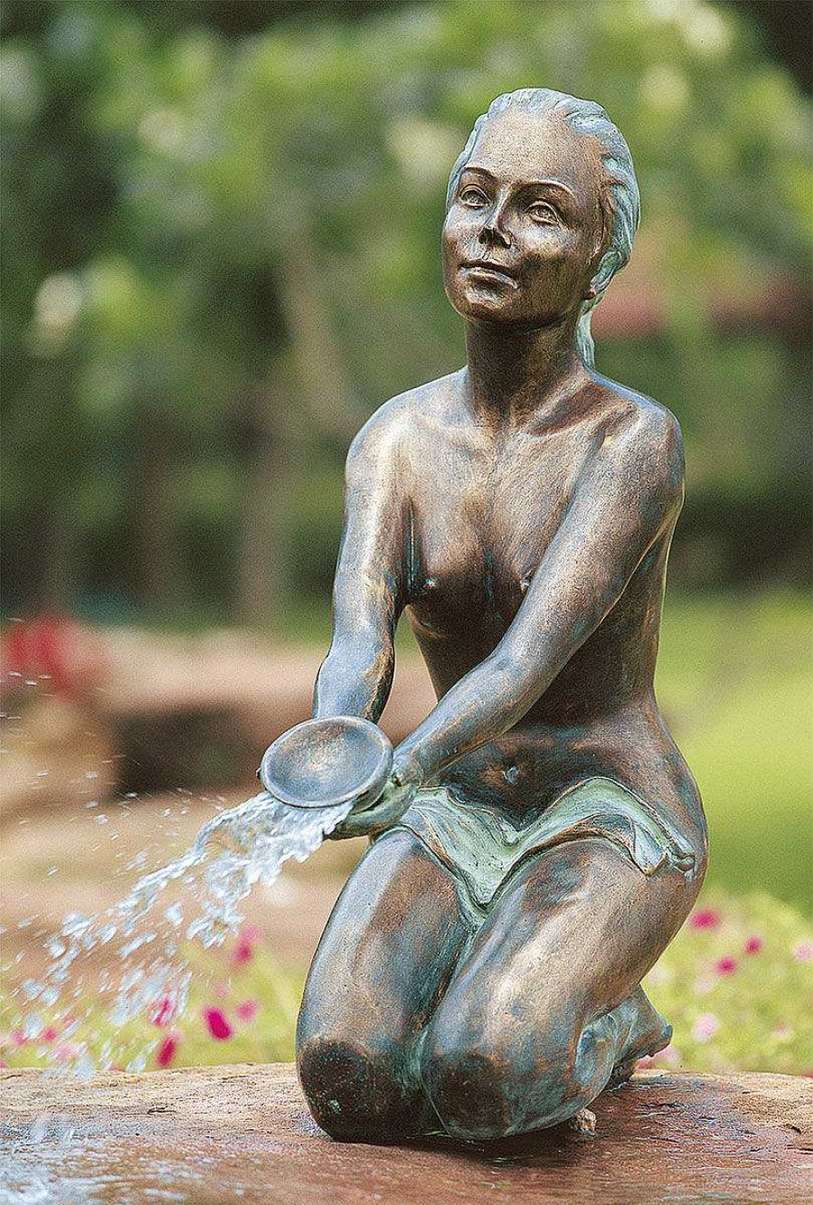 ars mundi Gartenskulptur / Wasserspeier "Nina Mit Schale", Bronze Wasserspeier & Brunnen